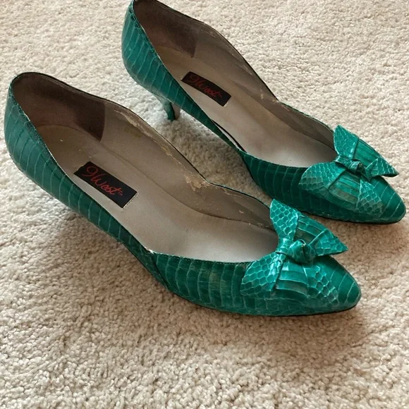 Classy and feminine, actual snake skin, green pumps. Nine West, early 80’s. - Picture 2 of 4